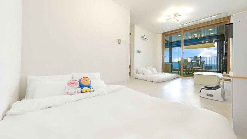 Imagen general del Hotel Namhae Himom kis spa Pension Black. Foto 1