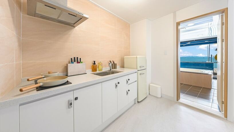 Imagen de la habitación del Hotel Namhae Himom kis spa Pension Black. Foto 13