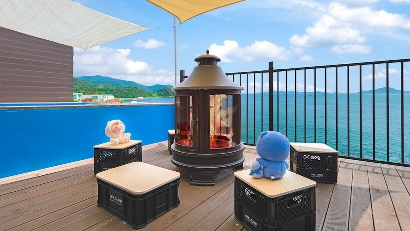 Imagen general del Hotel Namhae Himom kis spa Pension Black. Foto 5