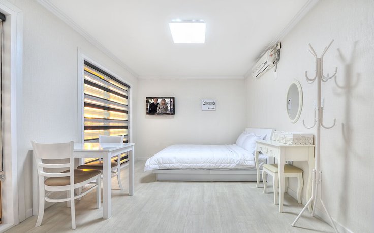 Imagen de la habitación del Hotel Namhae Somsatang Pension. Foto 8