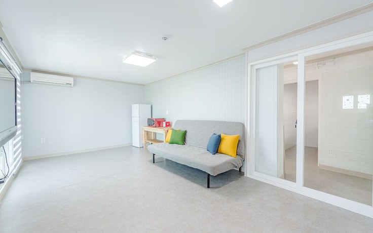 Imagen de la habitación del Hotel Namhae Somsatang Pension. Foto 17