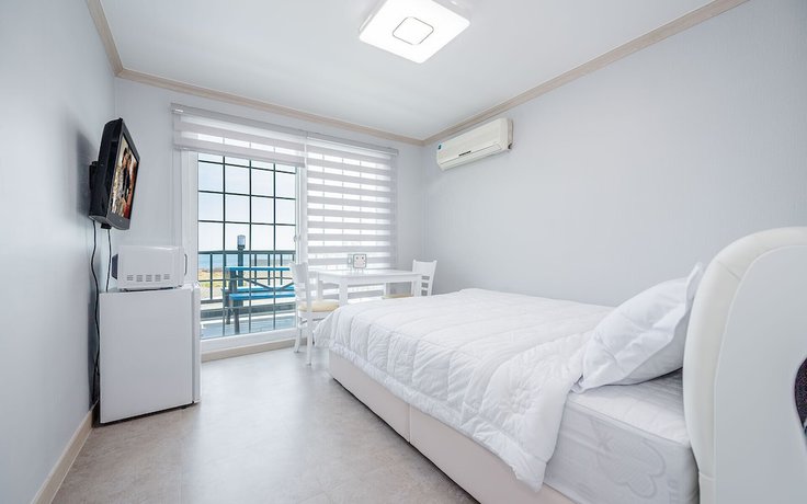 Imagen de la habitación del Hotel Namhae Somsatang Pension. Foto 18