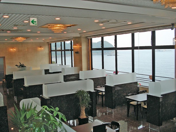Imagen del bar/restaurante del Hotel Nami. Foto 3
