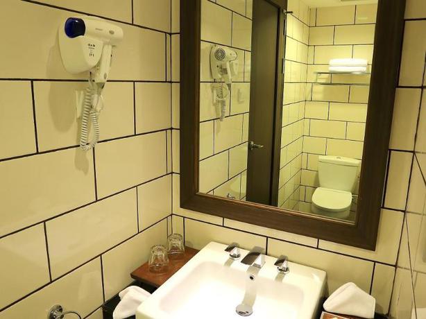 Imagen de la habitación del Hotel Namin. Foto 5