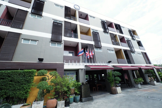 Imagen de los exteriores del Hotel Namnon Place. Foto 11