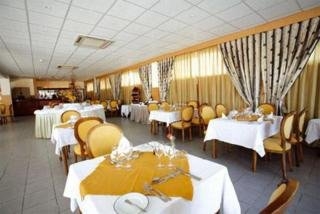 Imagen del bar/restaurante del Hotel Nampula By Montebelo. Foto 2