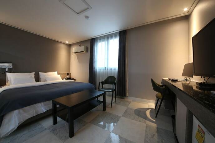 Imagen de la habitación del Hotel Namu Neulbo. Foto 9