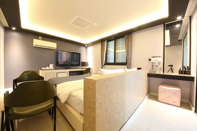 Imagen de la habitación del Hotel Namu Neulbo. Foto 10