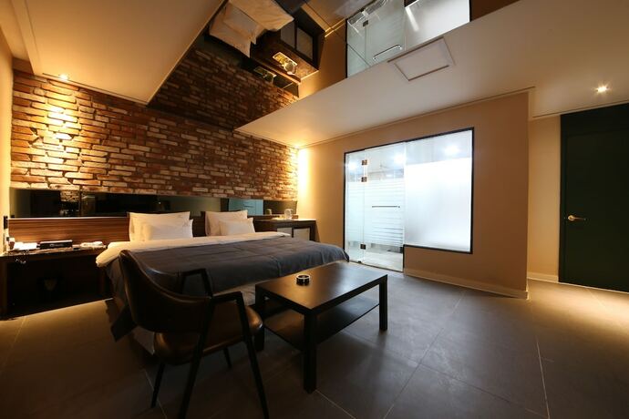 Imagen de la habitación del Hotel Namu Neulbo. Foto 11