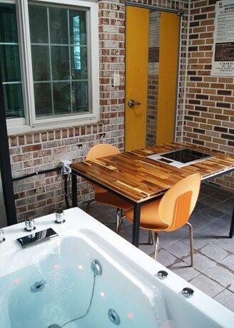 Imagen de la habitación del Hotel Namubyeol. Foto 19