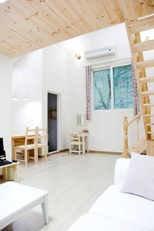 Imagen de la habitación del Hotel Namubyeol. Foto 27