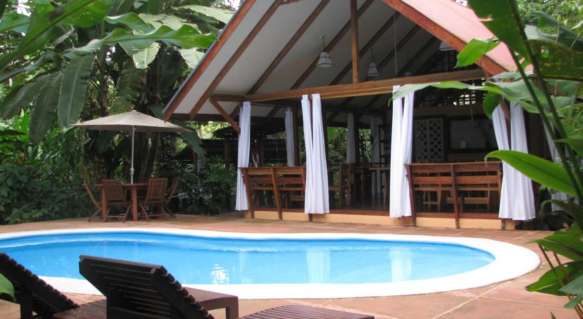 Imagen de la piscina del Hotel Namuwoki. Foto 11