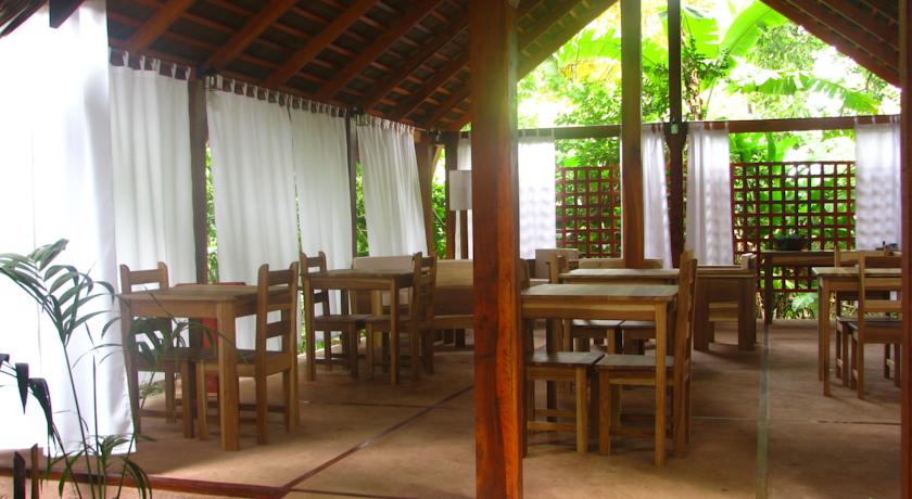 Imagen del bar/restaurante del Hotel Namuwoki. Foto 3