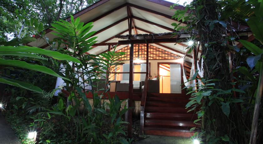 Imagen de los interiores del Hotel Namuwoki. Foto 8