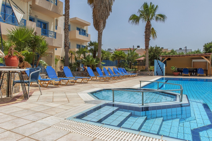 Imagen de la piscina del Hotel Nana Angela Apartments. Foto 11