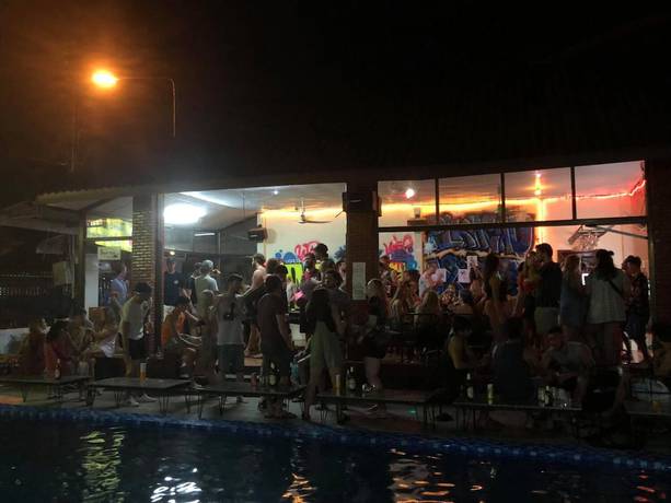 Imagen de la piscina del Hotel Nana Backpacker Hostel, Vang Vieng. Foto 18