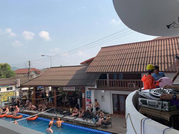 Imagen de la piscina del Hotel Nana Backpacker Hostel, Vang Vieng. Foto 19