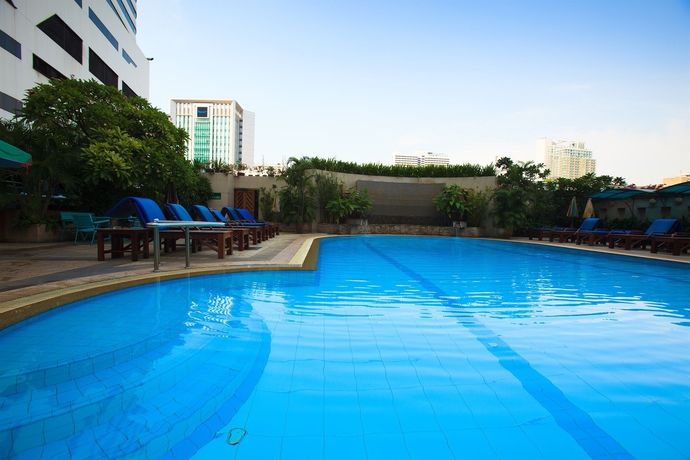 Imagen de la piscina del Hotel Nana, Bangkok. Foto 14