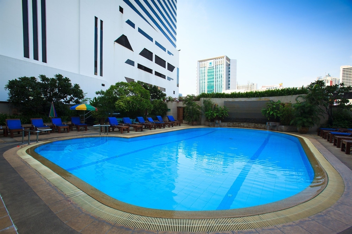 Imagen de la piscina del Hotel Nana, Bangkok. Foto 15