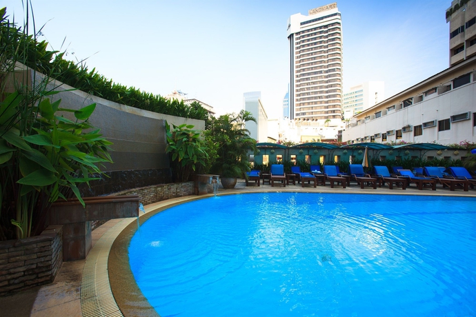 Imagen de la piscina del Hotel Nana, Bangkok. Foto 16