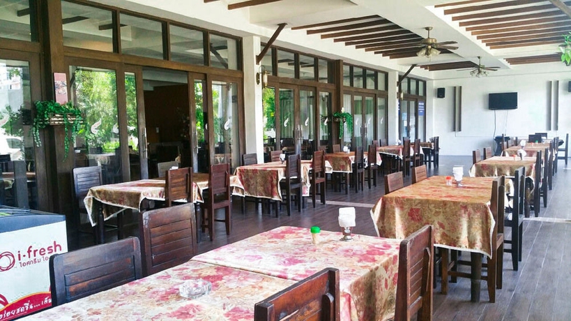 Imagen del bar/restaurante del Hotel Nana Buri. Foto 4