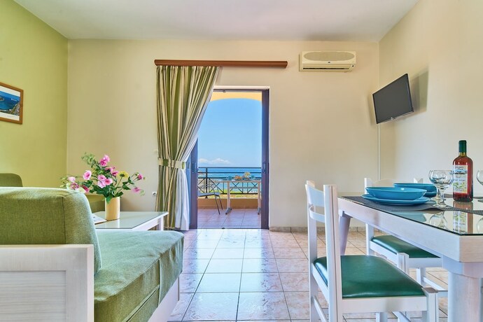 Imagen general del Hotel Nanakis Beach Apartments. Foto 9
