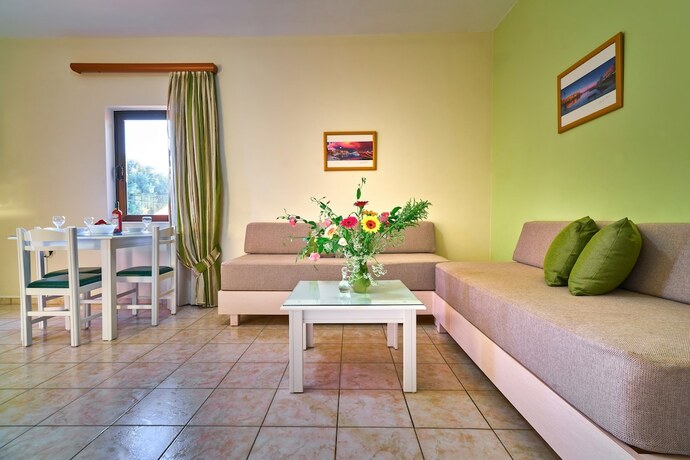 Imagen general del Hotel Nanakis Beach Apartments. Foto 10