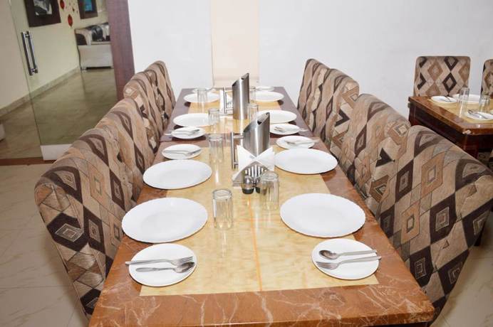 Imagen del bar/restaurante del Hotel Nand Residency. Foto 2