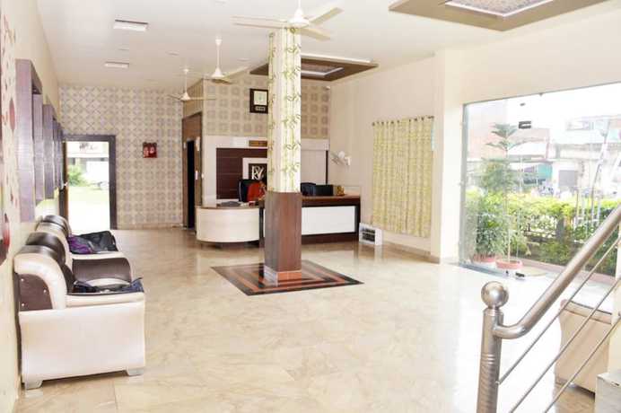 Imagen de los interiores del Hotel Nand Residency. Foto 18