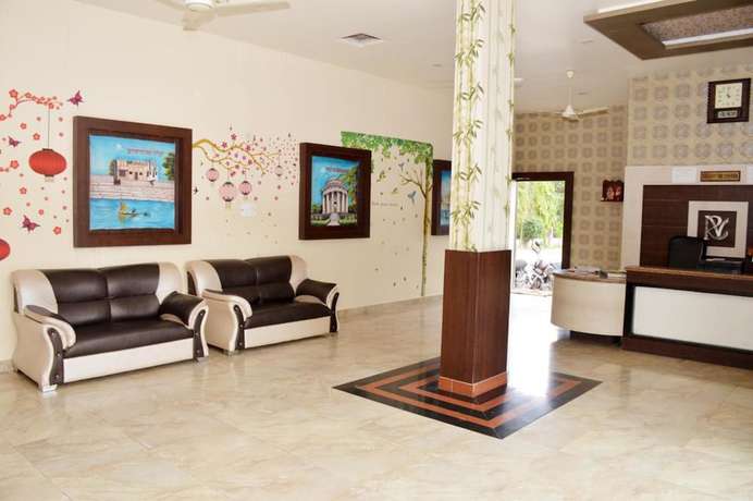 Imagen de los interiores del Hotel Nand Residency. Foto 19