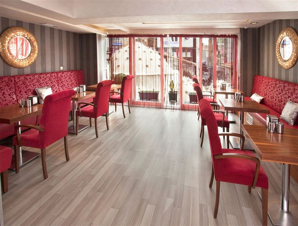 Imagen del bar/restaurante del Hotel Nanda. Foto 10