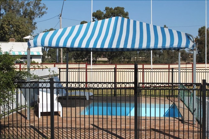 Imagen de la piscina del Hotel Nandewar Motor Inn. Foto 20