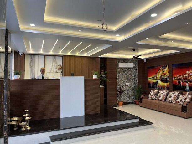 Imagen de los interiores del Hotel Nandini Grand. Foto 24