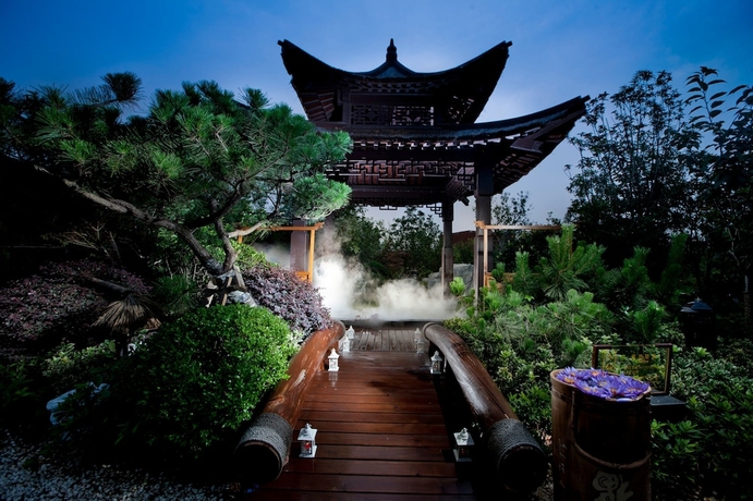 Imagen de la piscina del Hotel Nanjing Greenland Yuhao Hot Spring. Foto 17