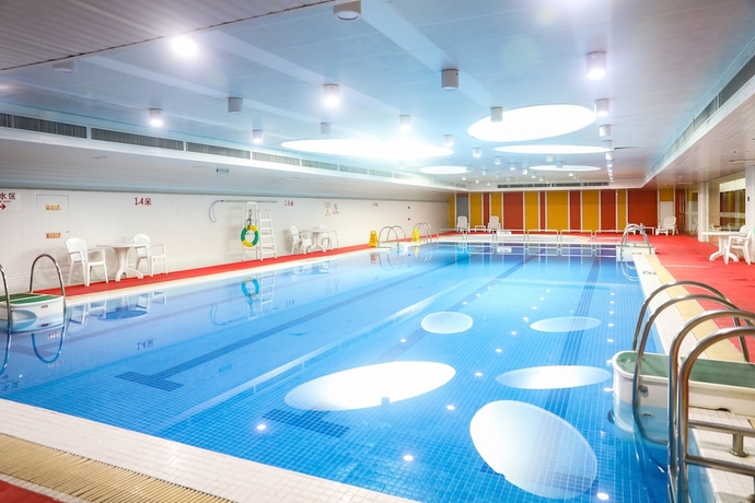 Imagen de la piscina del Hotel Nanjing International Conference. Foto 18