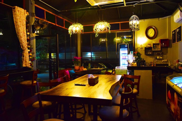 Imagen del bar/restaurante del Hotel Nantharom and Restaurant. Foto 2