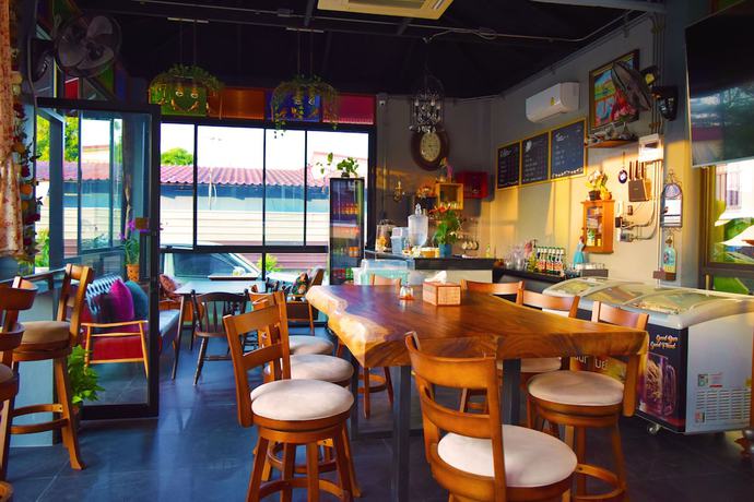 Imagen del bar/restaurante del Hotel Nantharom and Restaurant. Foto 3