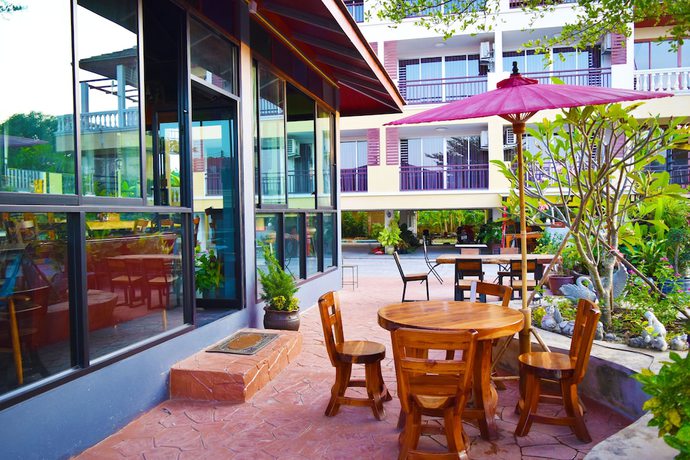 Imagen del bar/restaurante del Hotel Nantharom and Restaurant. Foto 5