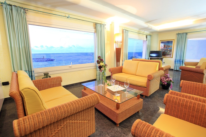 Imagen de los interiores del Hotel Nantis. Foto 15