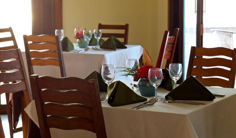 Imagen del bar/restaurante del Hotel Nantra De Deluxe. Foto 3