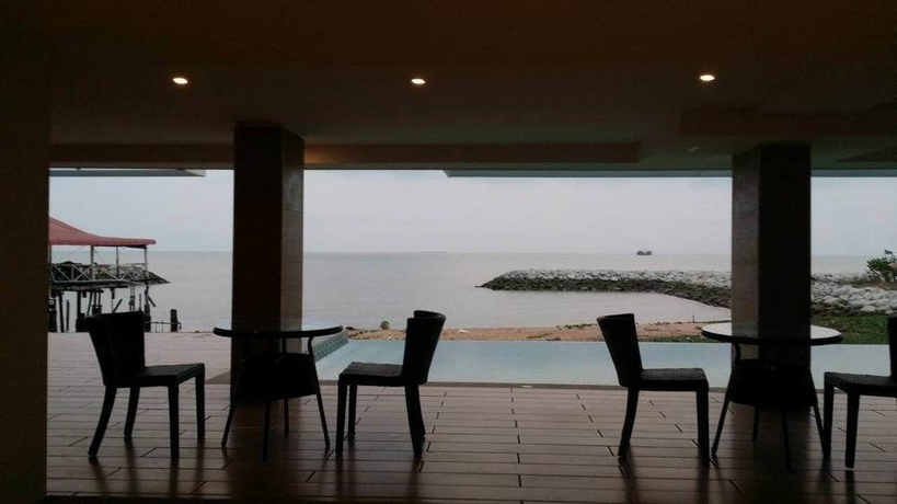 Imagen del bar/restaurante del Hotel Nantra Pattaya Baan Ampoe Beach. Foto 2