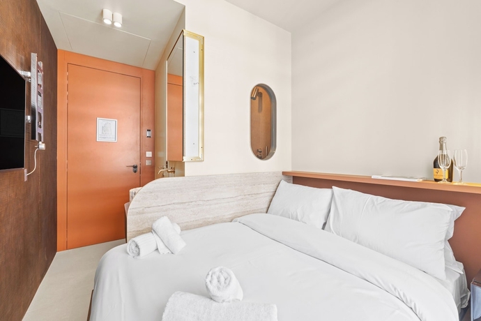 Imagen de la habitación del Hotel Naomi Cannes. Foto 8