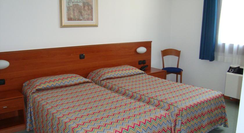 Imagen general del Hotel Naonis. Foto 7