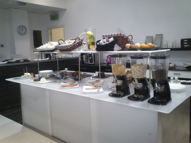 Imagen del bar/restaurante del Hotel Nap, Oviedo. Foto 2