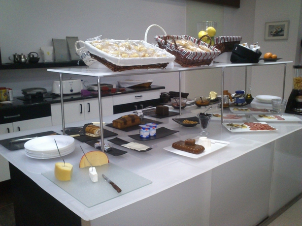 Imagen del bar/restaurante del Hotel Nap, Oviedo. Foto 3