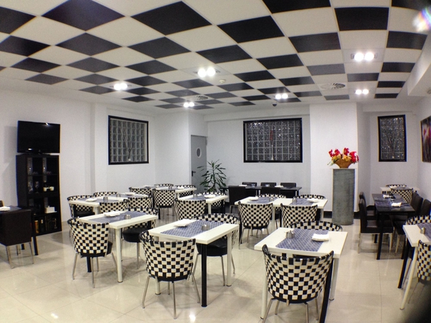 Imagen del bar/restaurante del Hotel Nap, Oviedo. Foto 4