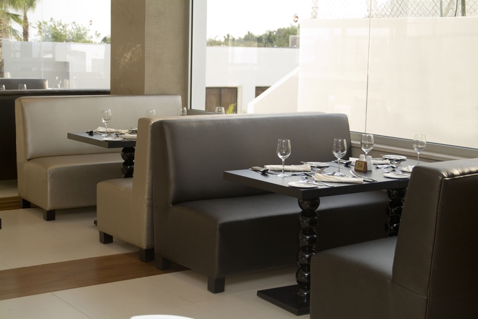 Imagen del bar/restaurante del Hotel Napa Mermaid and Suites. Foto 6