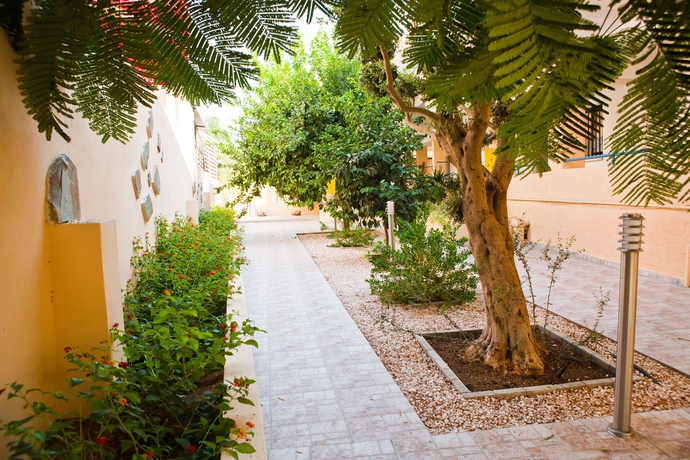 Imagen de los exteriores del Hotel Napa Prince Apartments. Foto 8