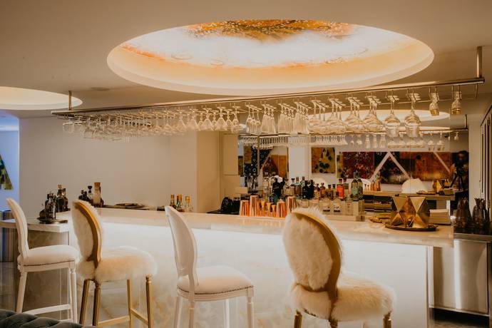 Imagen del bar/restaurante del Hotel Napa Suites - Adults Only. Foto 5