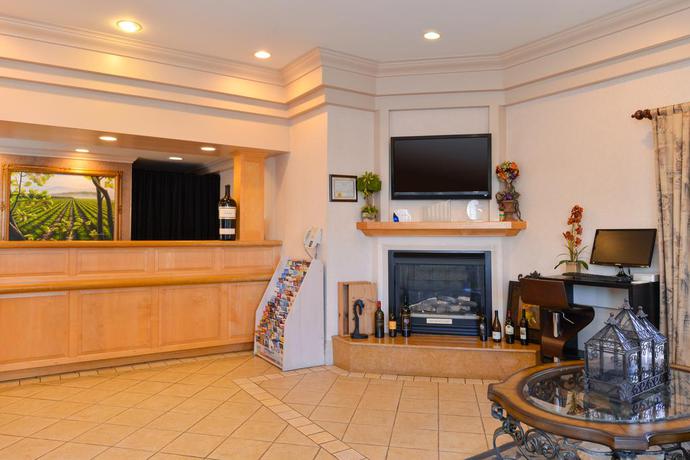 Imagen de los interiores del Hotel Napa Valley and Suites. Foto 6